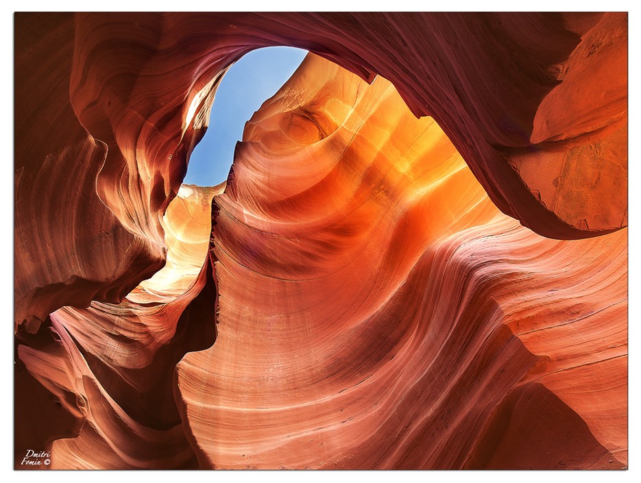 峡谷之眼 作者 Dmitri Fomin.jpg