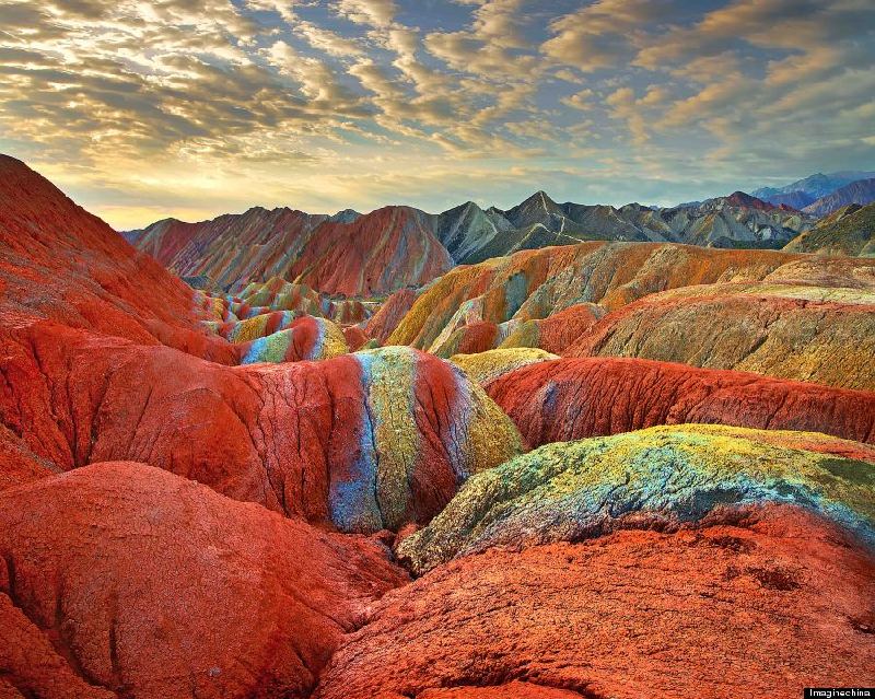 真实的中国丹霞地貌地质公园彩虹山