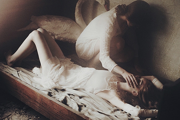 Laura Makabresku：少女与鹅