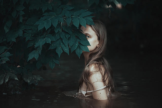 Alessio Albi：魔幻色彩下的光与影