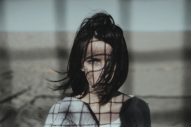 Alessio Albi：魔幻色彩下的光与影
