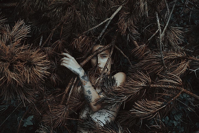 Alessio Albi：魔幻色彩下的光与影