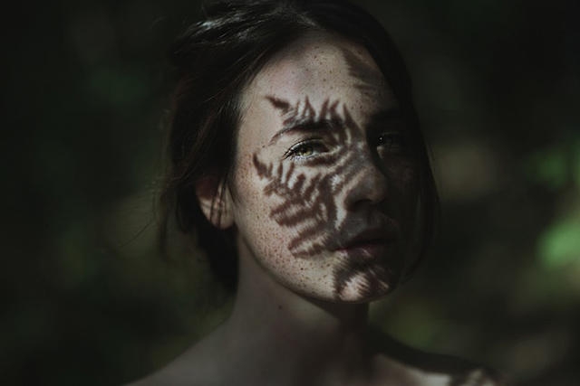 Alessio Albi：魔幻色彩下的光与影