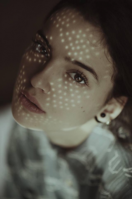 Alessio Albi：魔幻色彩下的光与影