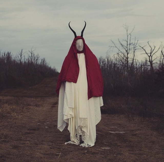 Christopher McKenney的黑暗超现实摄影