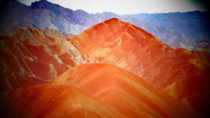 甘肃张掖丹霞地貌景美如画惹人醉