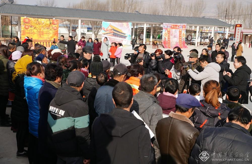 “我们的中国梦”——文化进万家 摄影志愿服务小分队深入甘肃天水开展活动