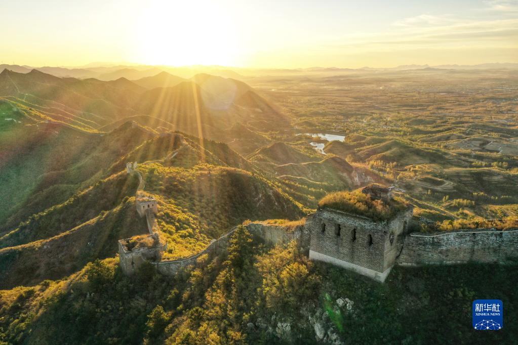 秋染长城！风光雄伟壮丽景如画
