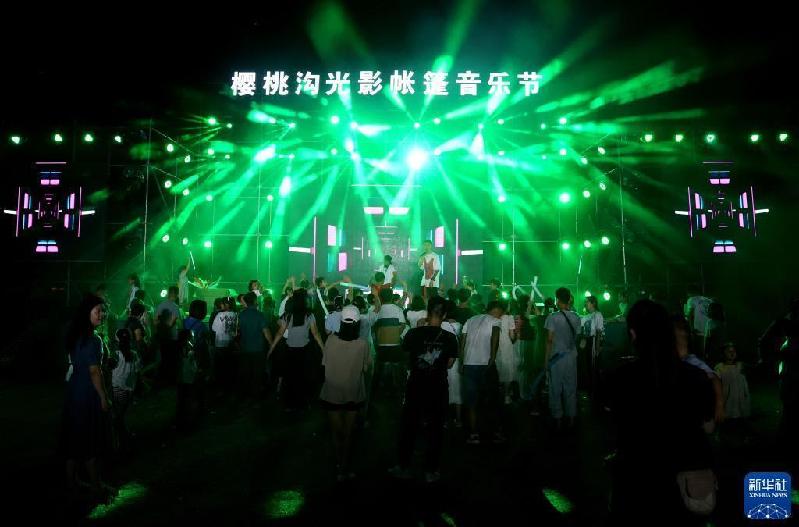 河南郑州：缤纷活动 点亮夏夜