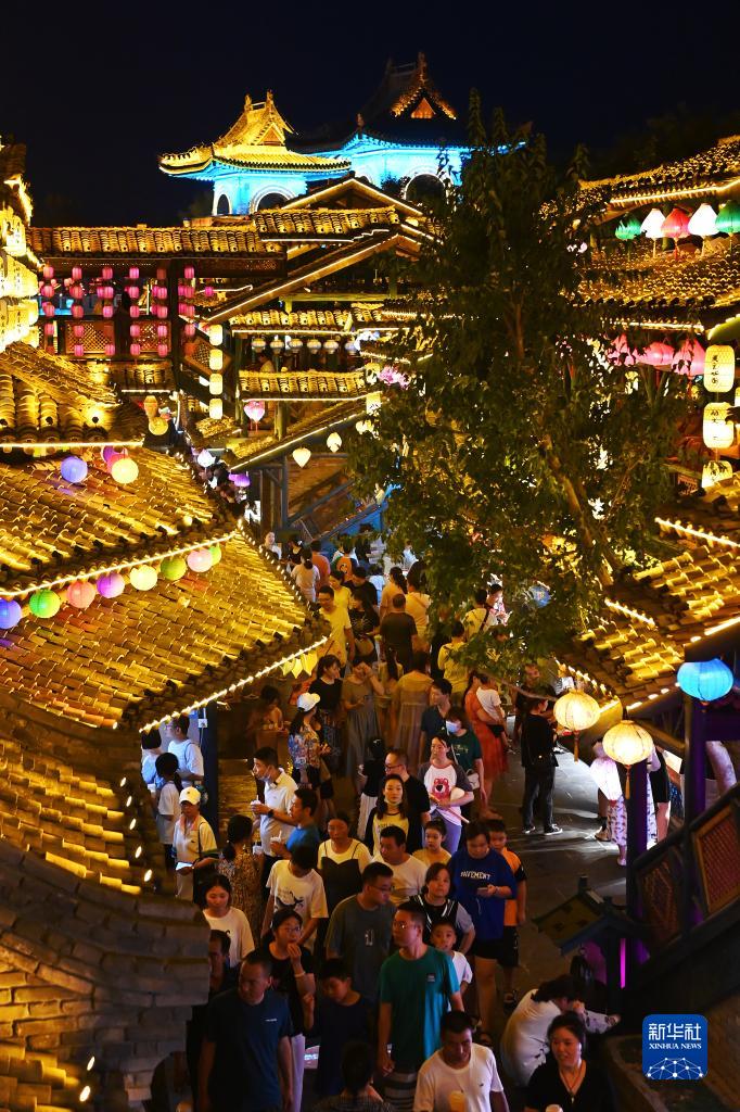 陕西周至：烟火巷子点亮夏日“夜经济”