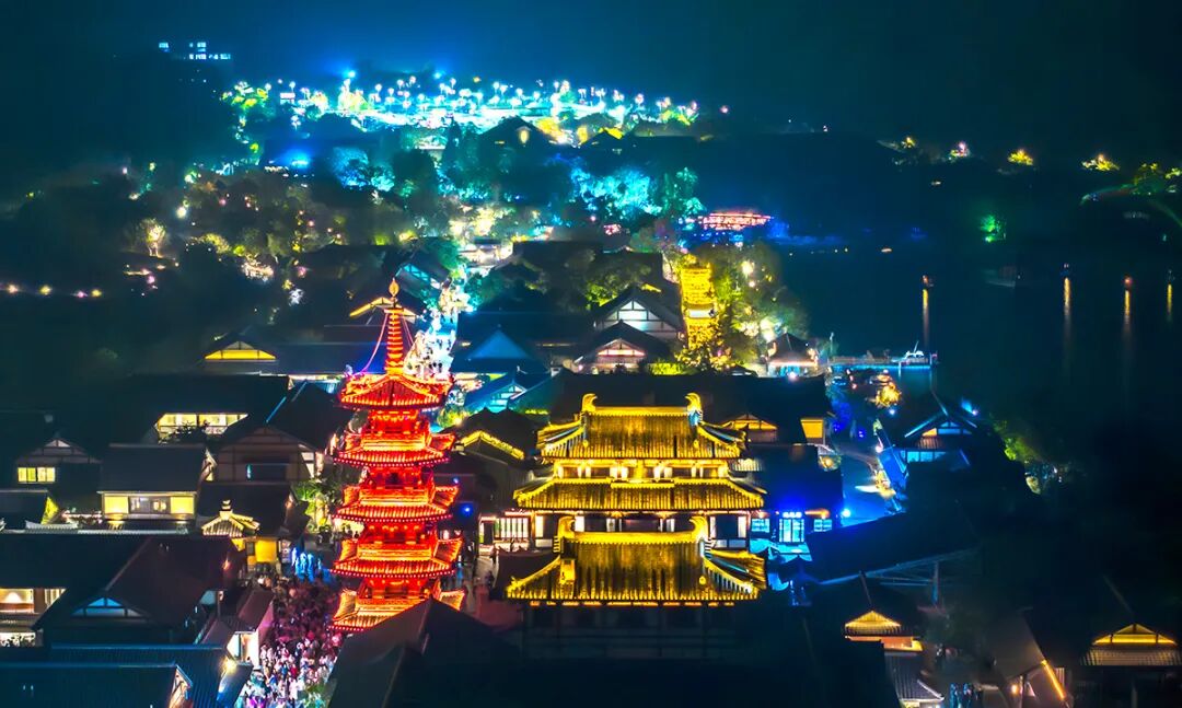 用“理论强基+案例研讨+实践淬炼”强“四力”