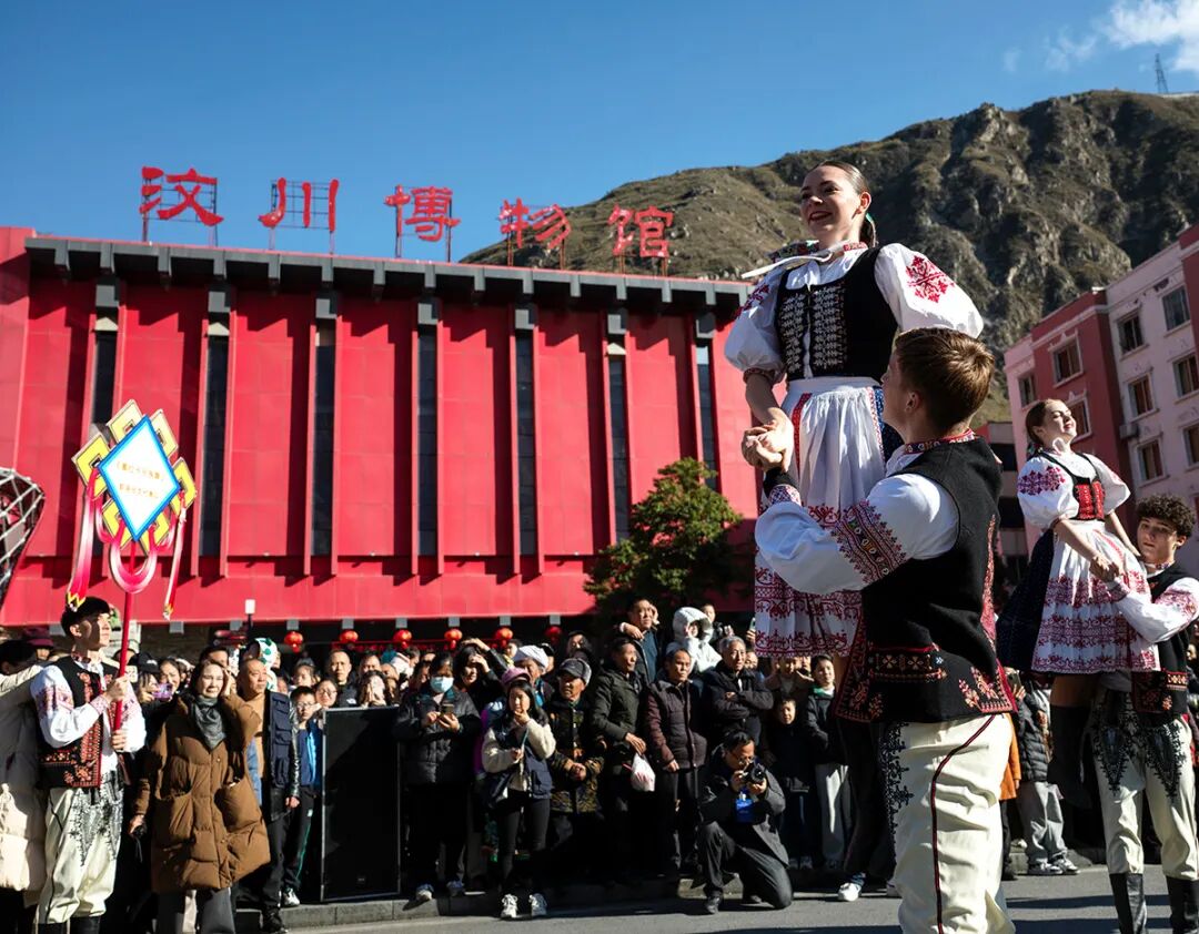 非遗巡游庆羌年