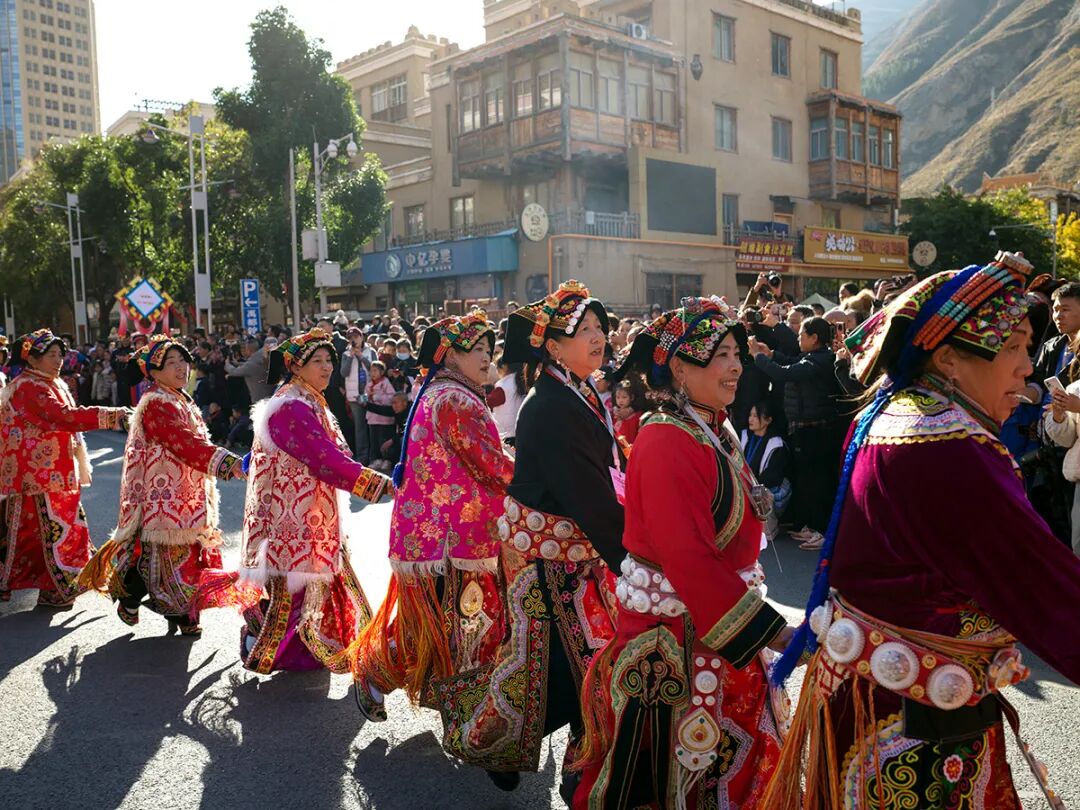 非遗巡游庆羌年