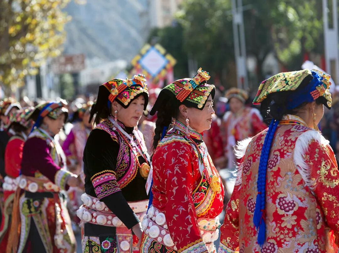 非遗巡游庆羌年