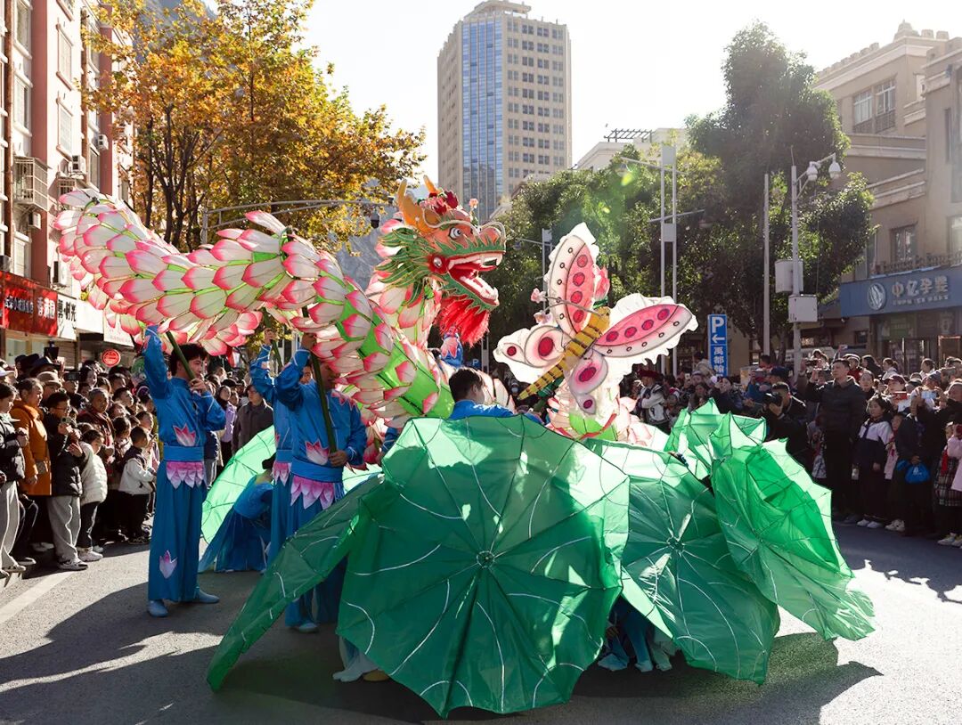 非遗巡游庆羌年