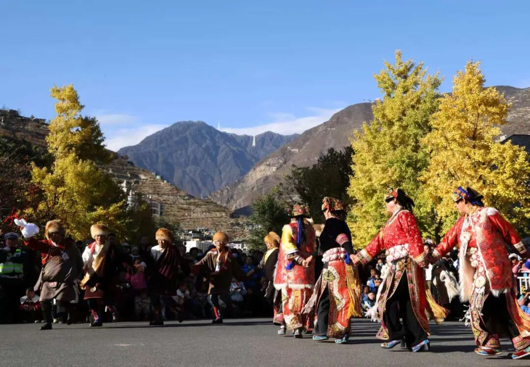 非遗巡游庆羌年