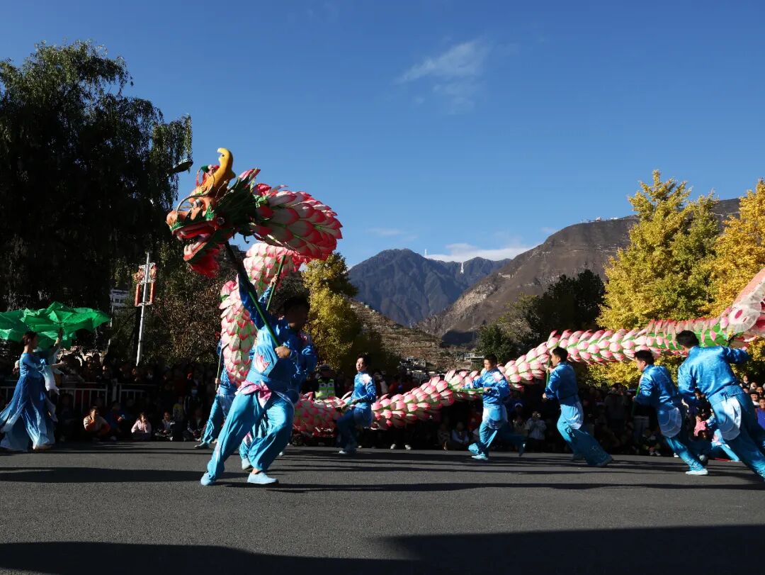 非遗巡游庆羌年