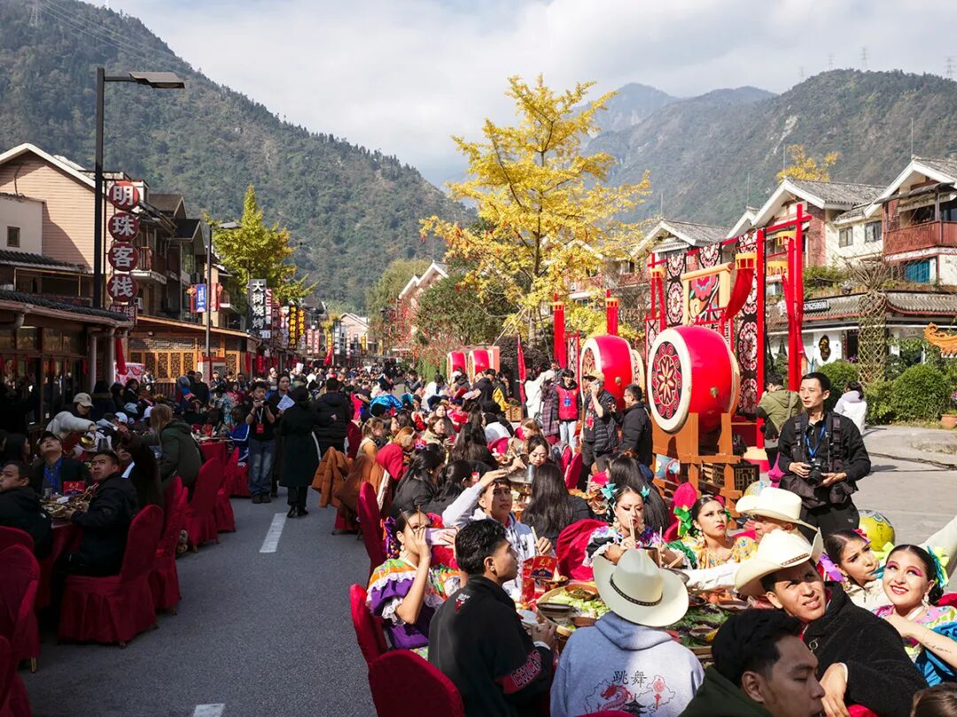 长桌坝坝宴在汶川举办