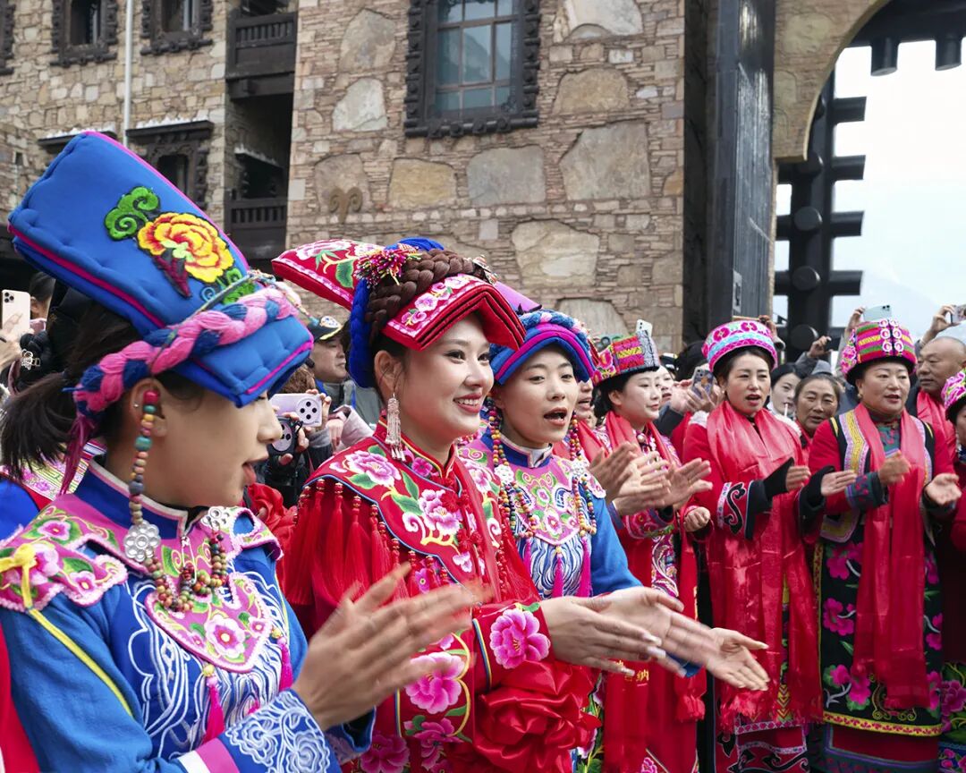 四川茂县古羌城:特色风俗迎新人