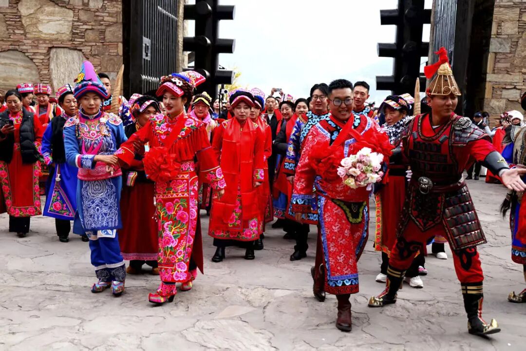 四川茂县古羌城:特色风俗迎新人